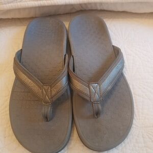 Vionic Gray Flip Flop Sandals